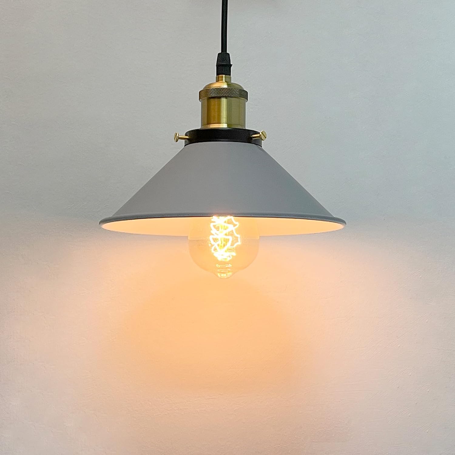 Suspension Industrielle Grise